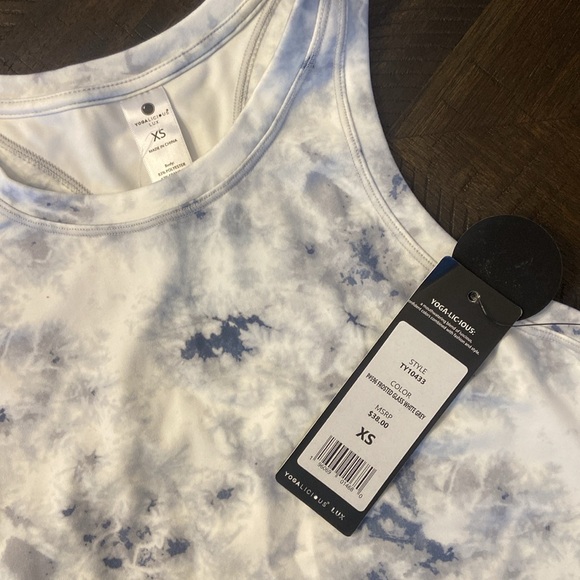 Yogalicious Lux Cropped Tank💙 - Picture 2 of 3